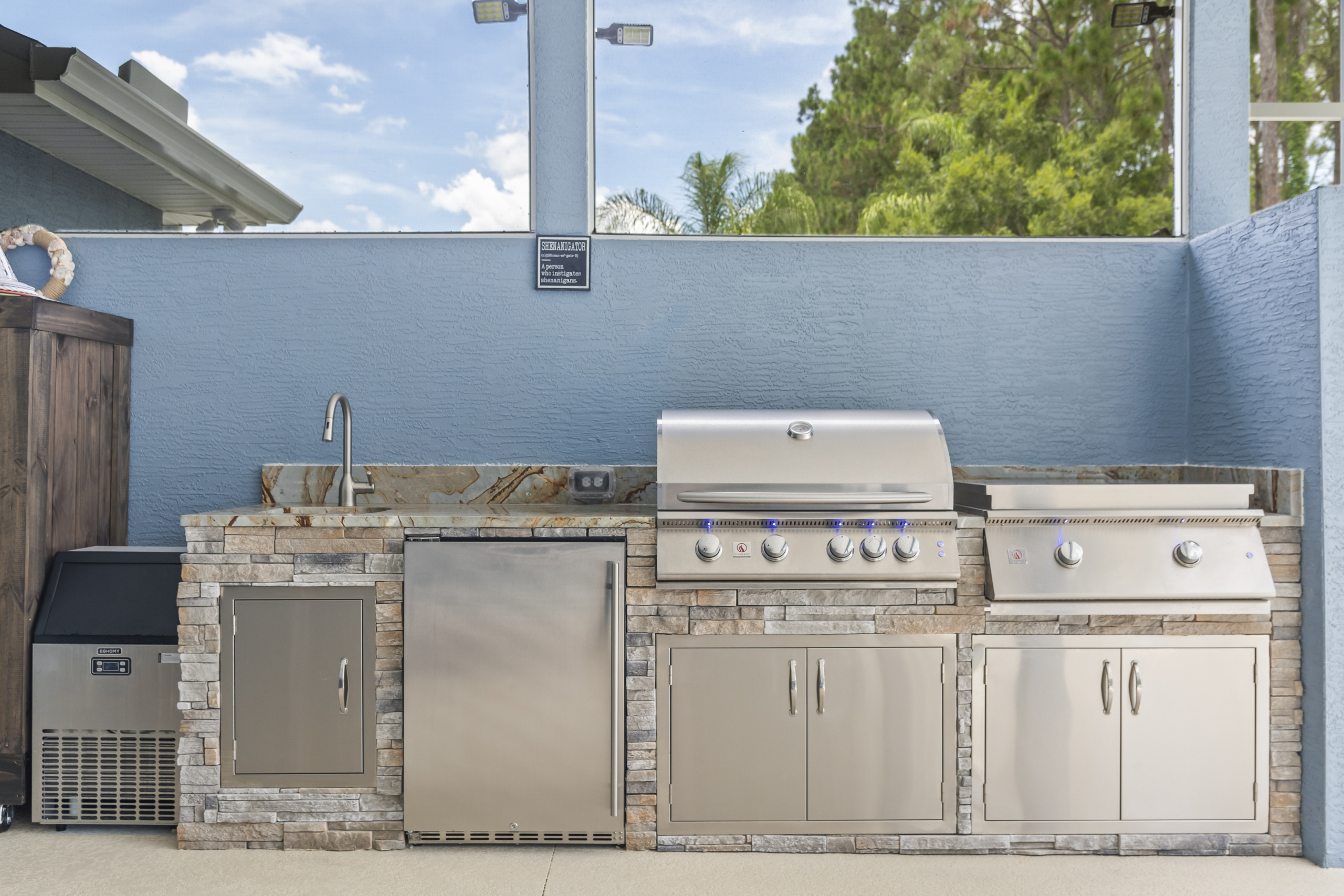 Blue Water Homes Outdoor Kitchen Front