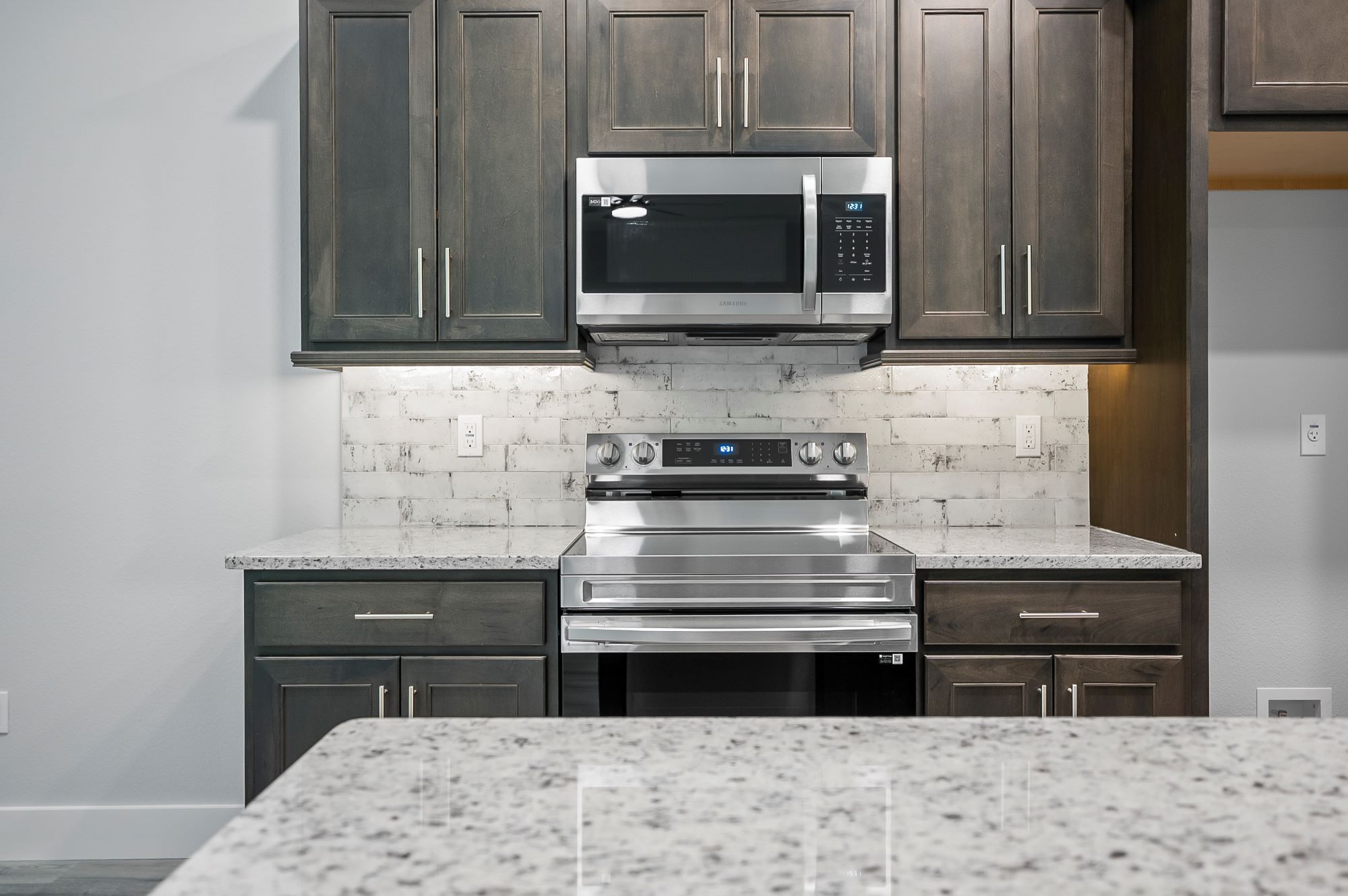 Blue Water Homes FL Whitlow Kitchen Stove