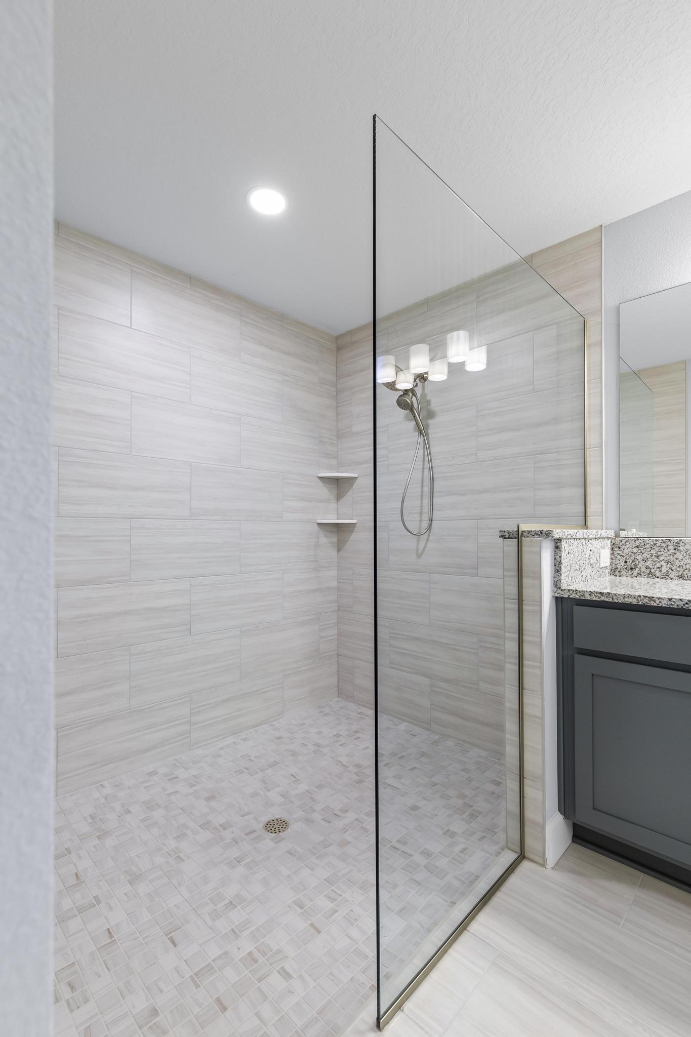 Blue Water Homes FL Washwick Bathroom Shower