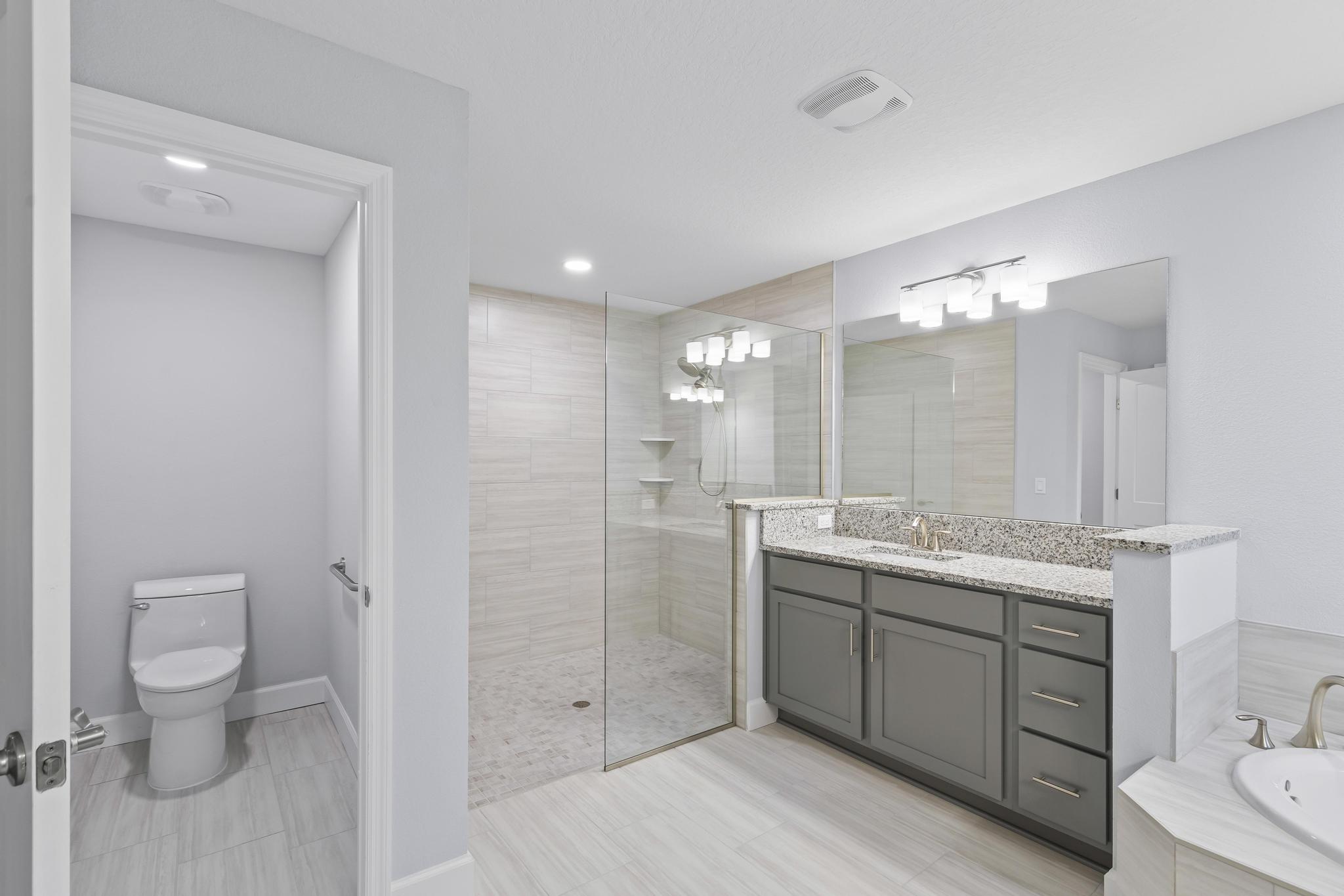 Blue Water Homes FL Washwick Bathroom View